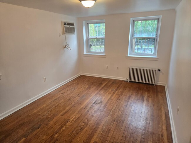 Building Photo - 828 Waring Ave