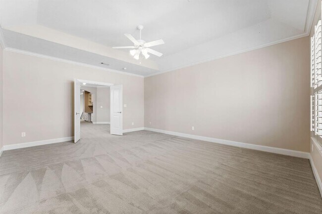Building Photo - 1038 Memorial Village Dr
