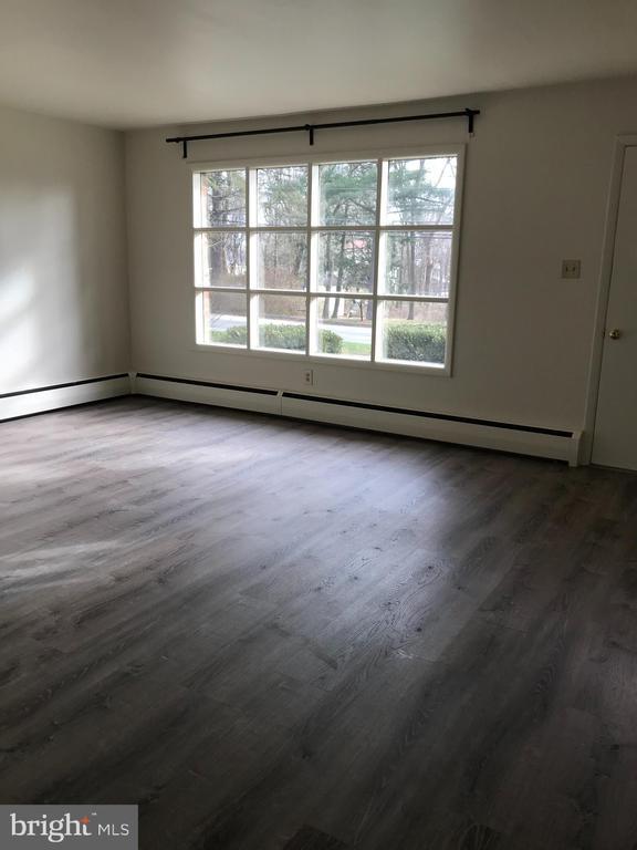 Primary Photo - 255 8th Ave