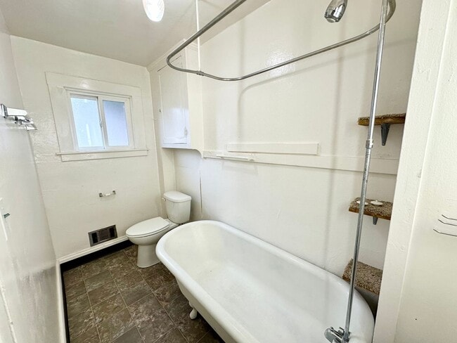 Building Photo - Charming 3 Bedroom Home Near Downtown Elle...