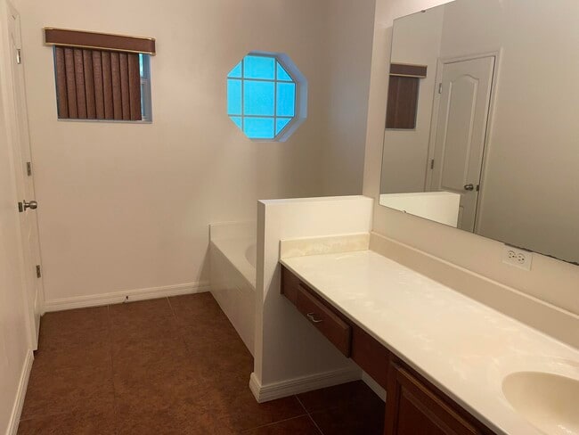 Building Photo - 5079 NW Fiddle Leaf Ct