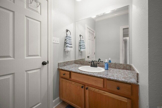 Building Photo - 710 E Boyd Dr