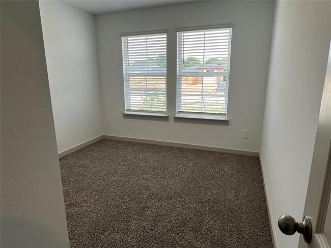 Building Photo - 4954 Pne Hvn Ln