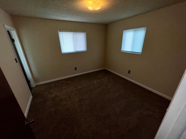 Building Photo - Clean 5 Bedroom Ranch in NW Fort Collins