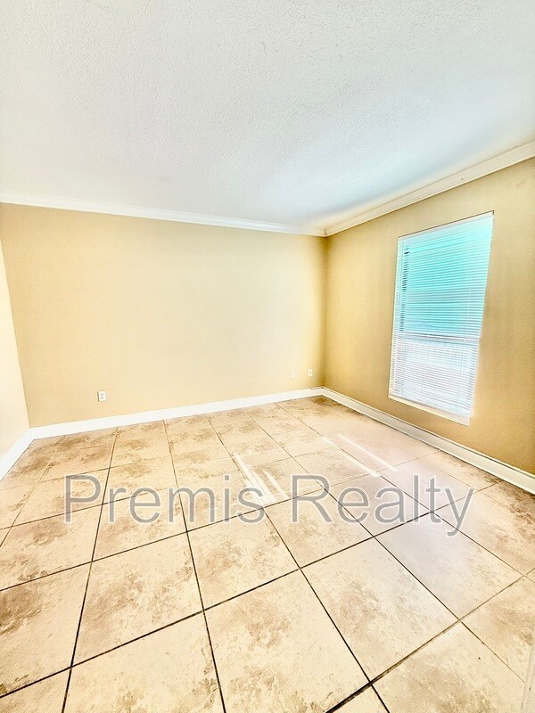Building Photo - 455 Alt 19