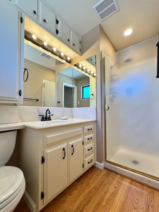 Building Photo - Classic Napa Bel Aire Home 4 Bedrooms, 2 B...