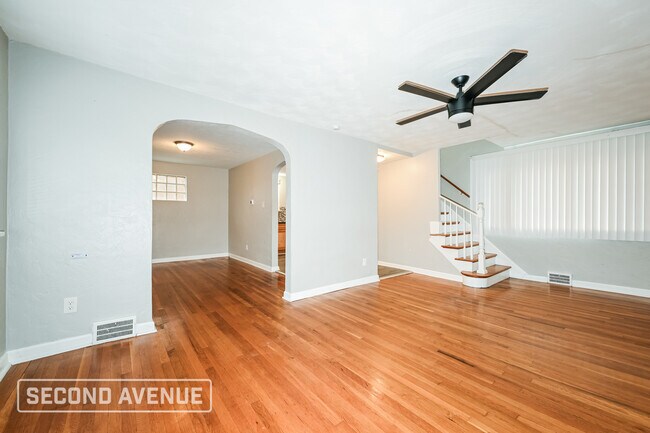 Building Photo - 3107 Elroy Ave