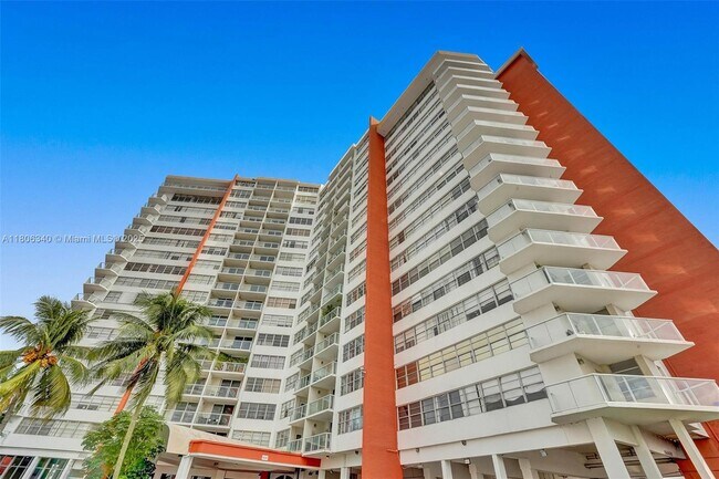 Building Photo - 1351 NE Miami Gardens Dr