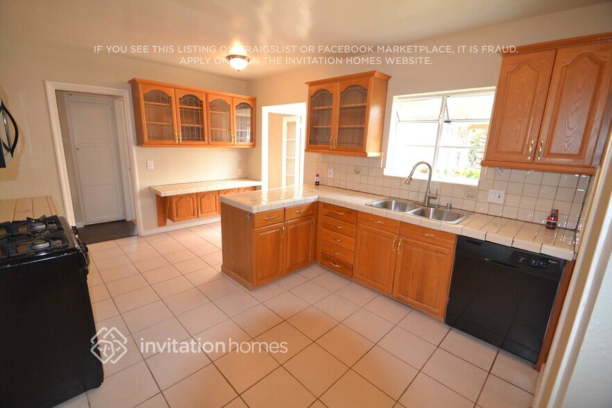 Building Photo - 17363 Saticoy St