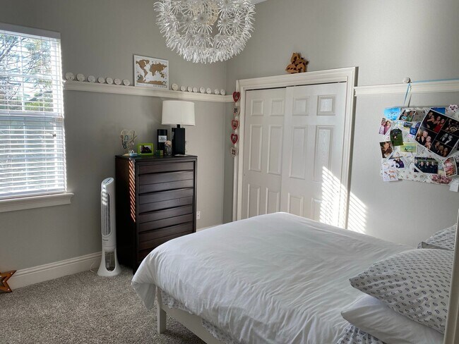 Building Photo - Secluded 4 Bed 3.5 Bath Near MacDill