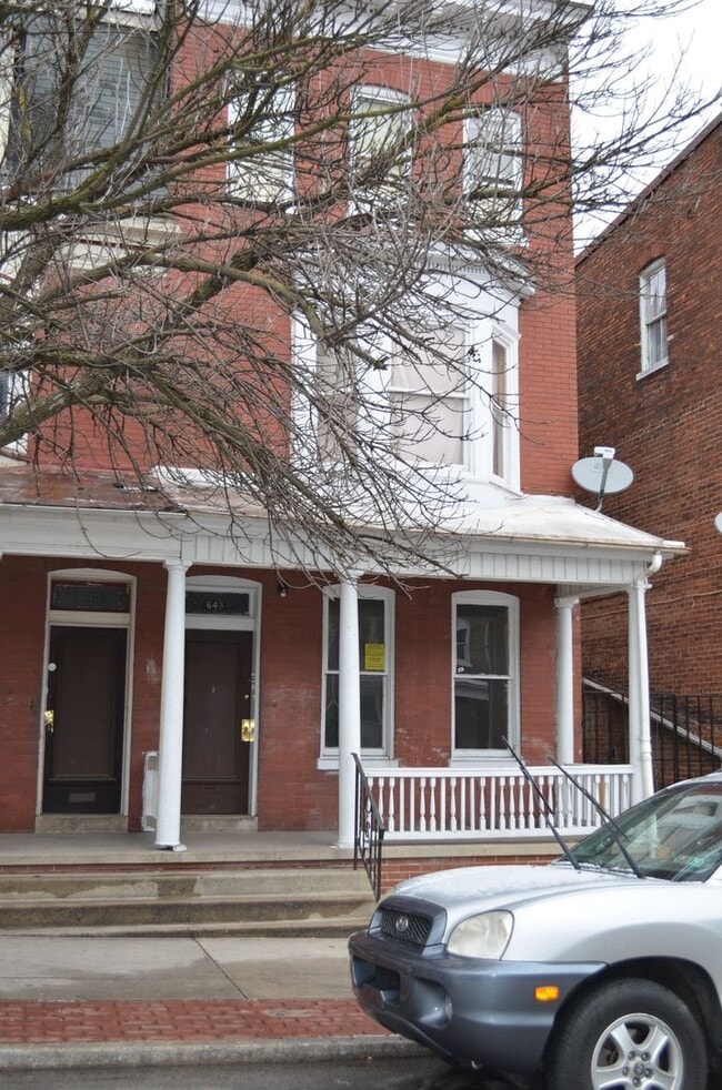 Building Photo - 1 Bedroom Top Floor Apartment-York City SD