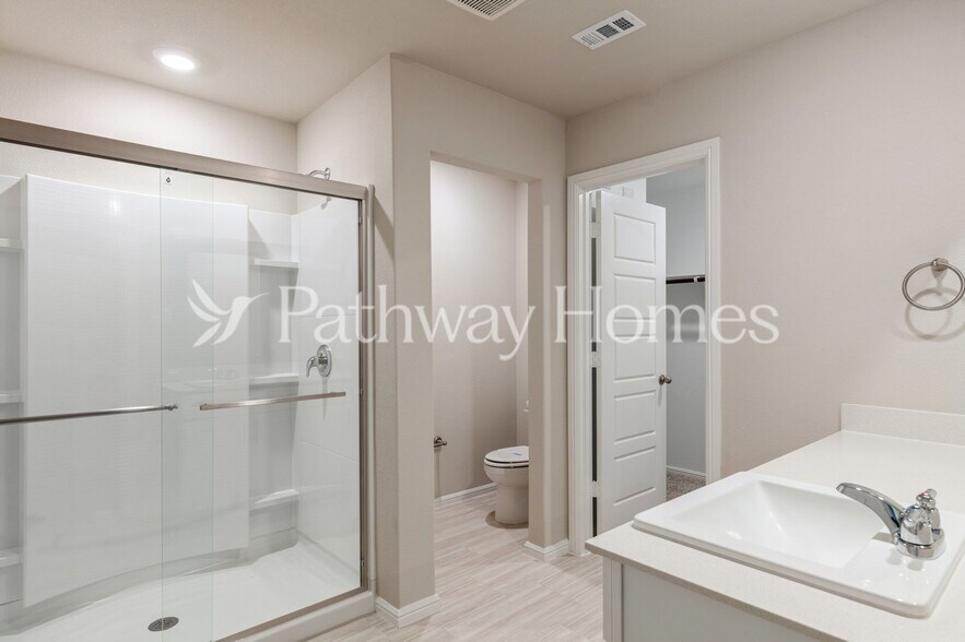 Building Photo - 9448 Golden Tree Ave