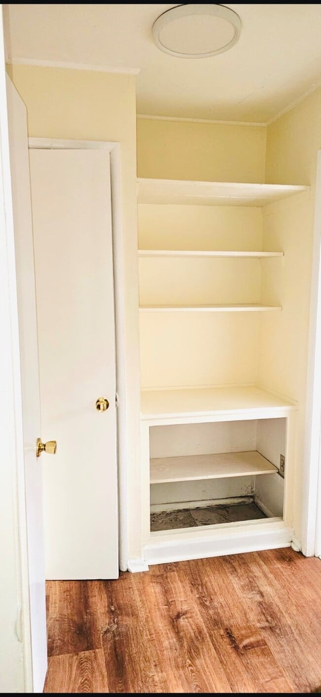 Building Photo - 124 Lucas Ave