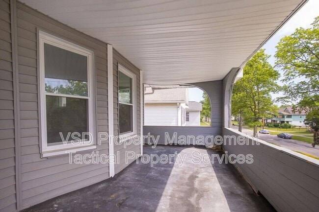 Building Photo - 3694 E 147th St
