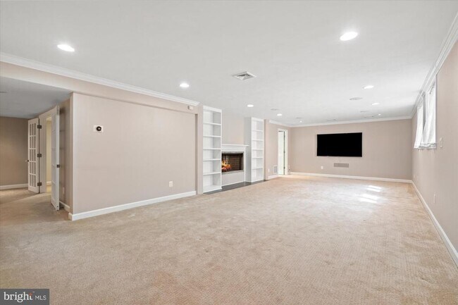 Building Photo - 4905 Dorset Ave