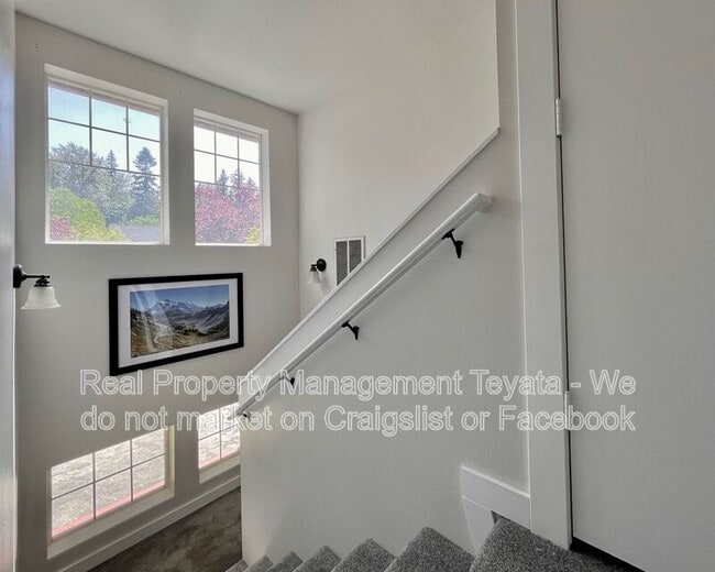 Building Photo - 2215 Wildflower Way