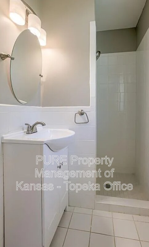 Building Photo - 9917 Flora Ave