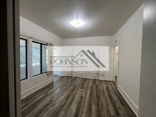 Building Photo - 830 N Van Buren St