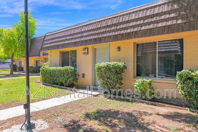 Building Photo - 1622 E Coronado Dr