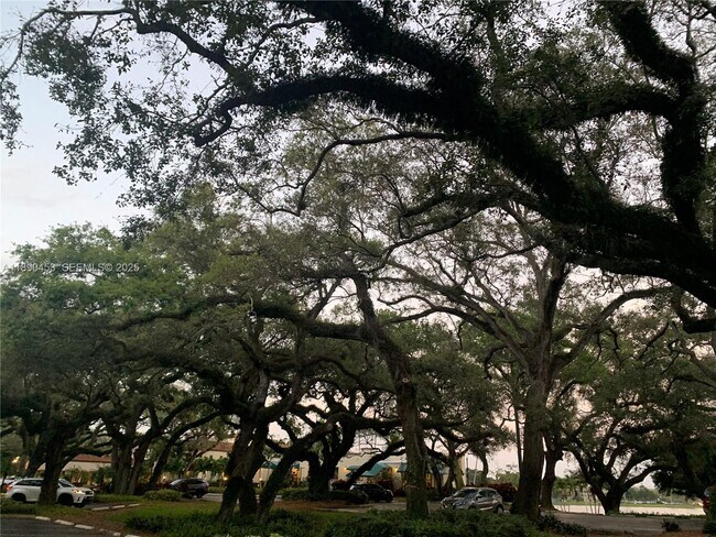 Building Photo - 1709 Whitehall Dr