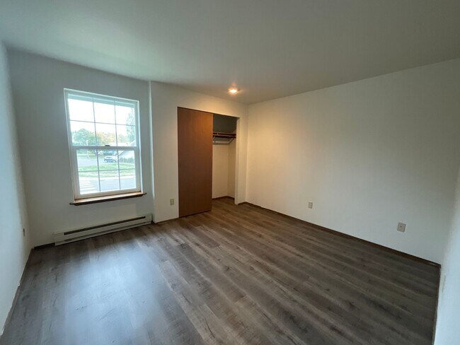 Building Photo - 1/2 MONTH OFF RENT if you move in during A...