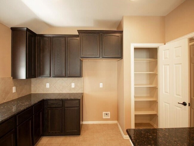 Building Photo - 417 Hackberry Dr