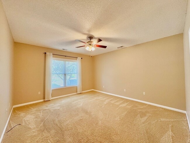 Building Photo - Beaver Creek 3 Bedroom/2 Bathroom Condo