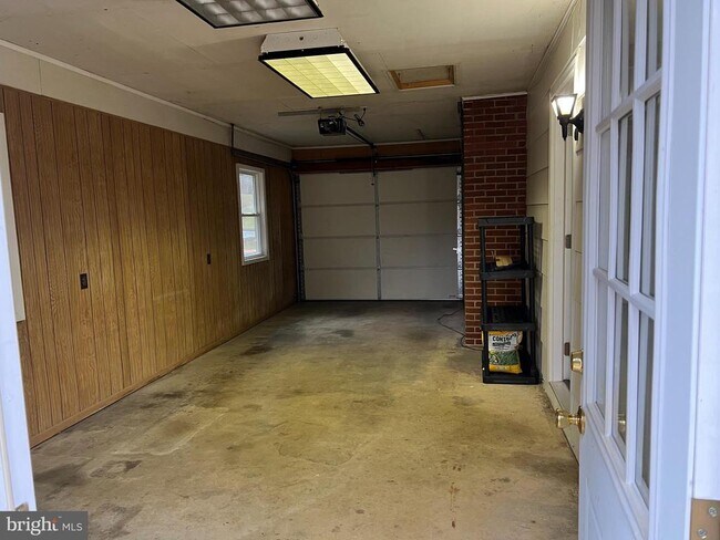 Building Photo - 810 Wisteria Dr