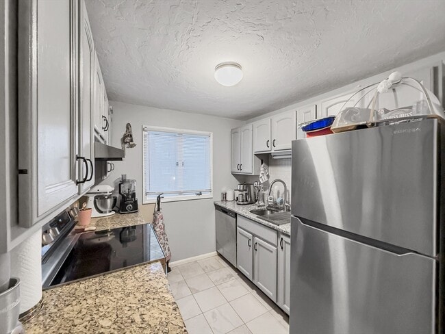 Building Photo - 25 Rockland St
