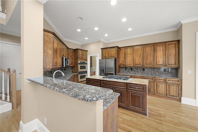 Building Photo - 225 Lake Summit View