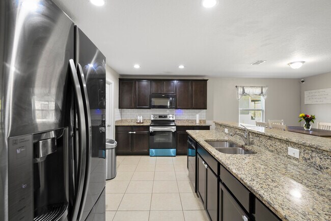 Building Photo - 8704 Lake George Cir W