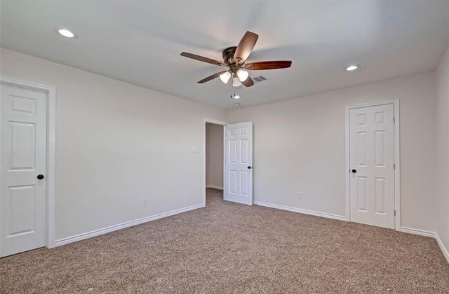 Building Photo - 7614 Barberton Dr