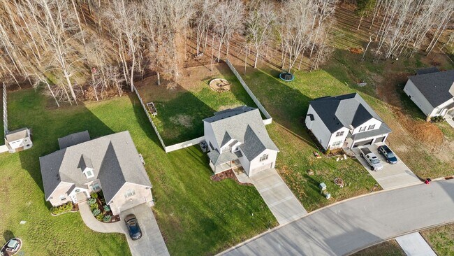 Building Photo - 3 Bed 2/2 Bath home nestled on an Acre of ...