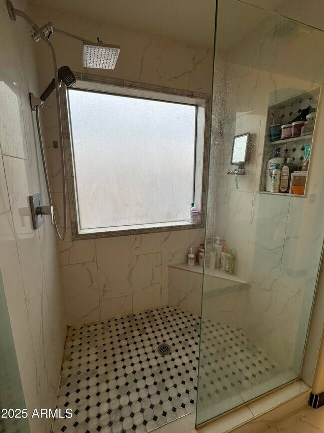 Building Photo - 820 N Owl Dr