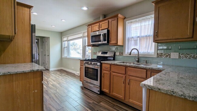 Building Photo - 6038 N Elston Ave