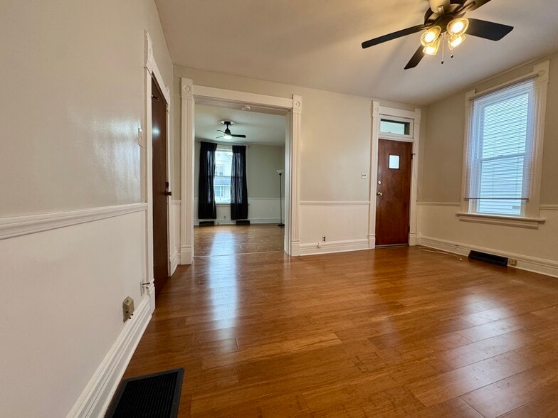 Building Photo - 121 Chicago Ave