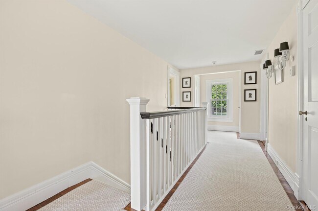 Building Photo - 74 Melville Rd