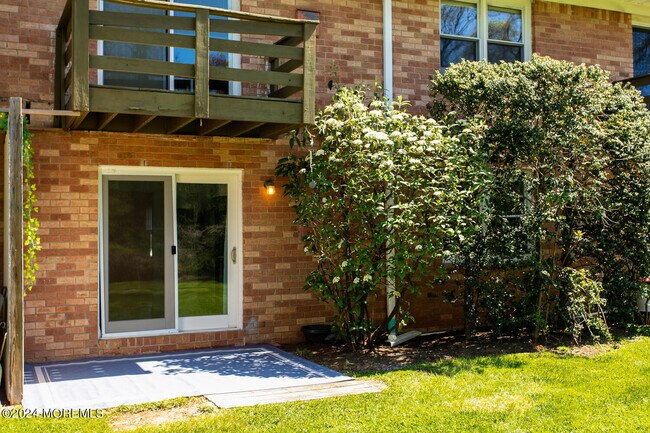 Building Photo - 96 East Ave