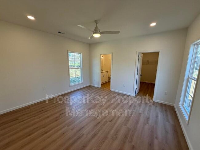 Building Photo - 405 E Chappell St