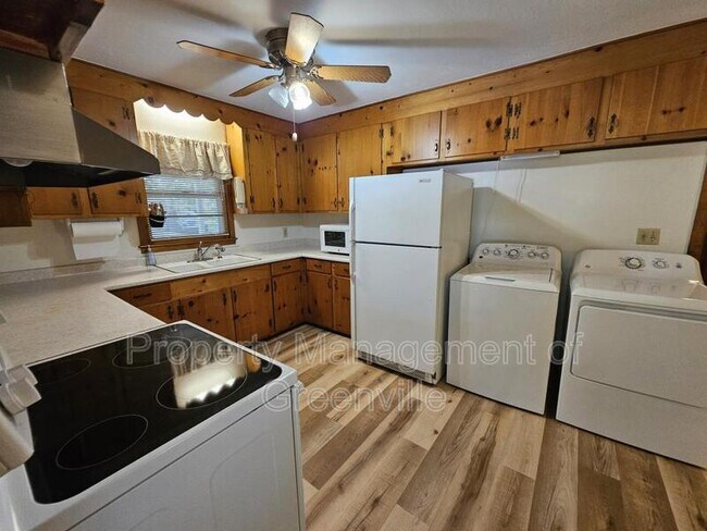 Building Photo - 400 Berea Dr