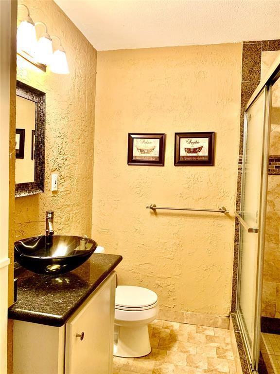 Building Photo - 8318 Highcrest Dr