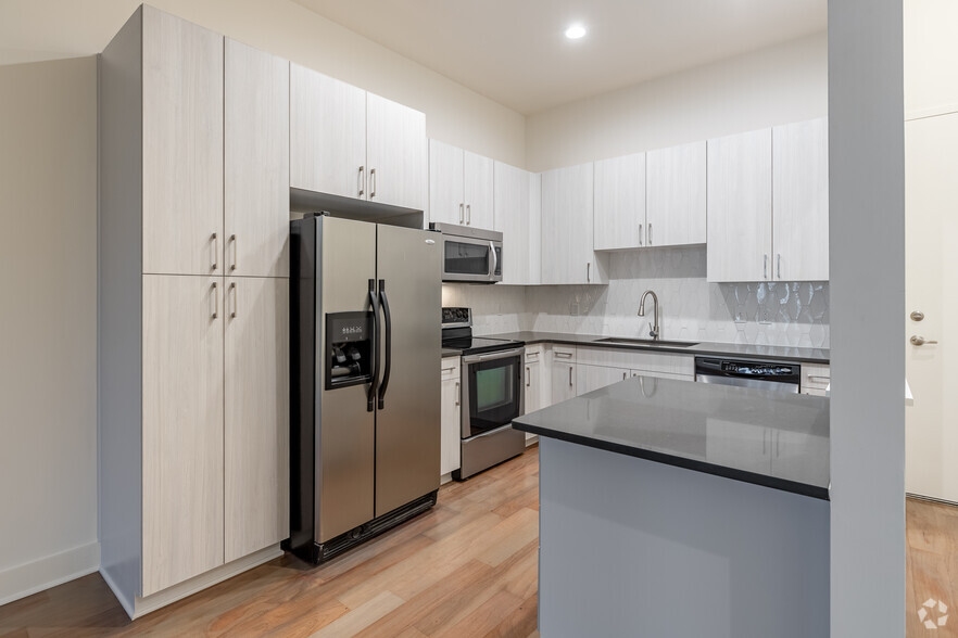 1BR, 1BA - A5 - 750SF - ibex at Uptown