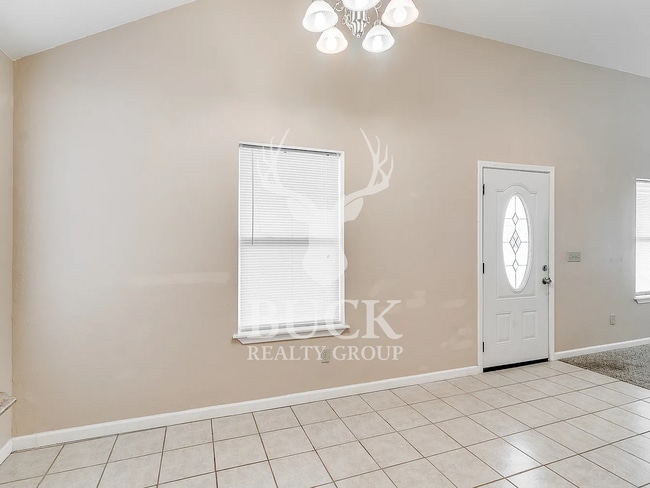 Building Photo - 1201 Stansell Dr