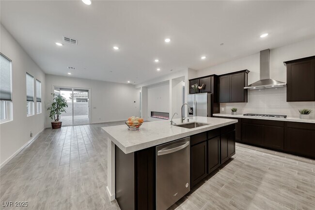 Building Photo - 102 Ibiza Lk Dr