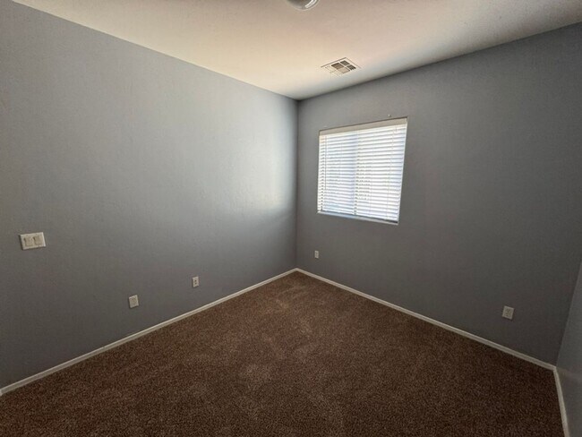 Building Photo - 467 E Calle De Ocaso