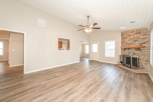 Building Photo - 2219 Ligney Creek Ln