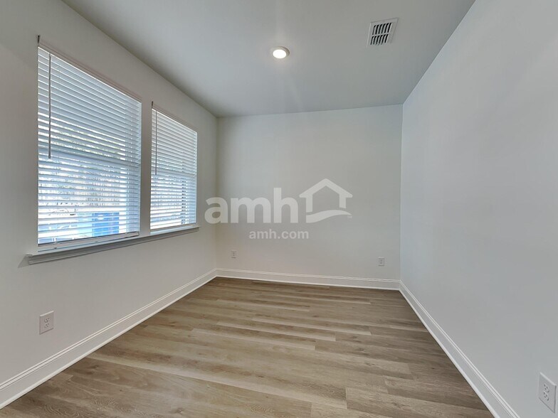 Building Photo - 1559 Aquamarine Dr