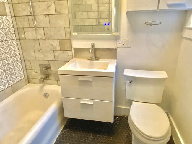 Bathroom - 747 Head St