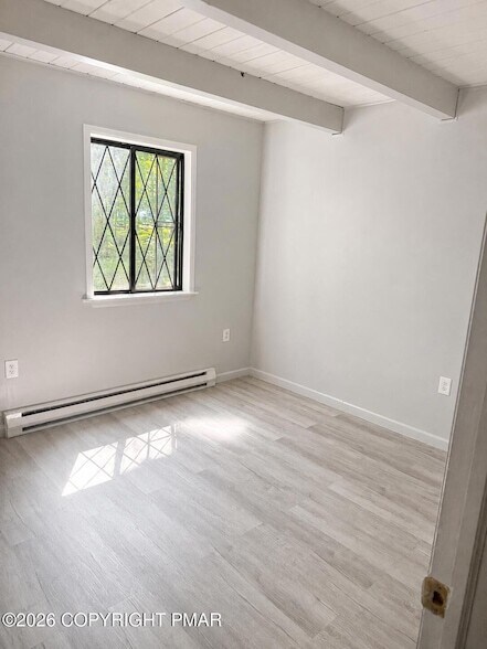 Building Photo - 2111 Spring Dr