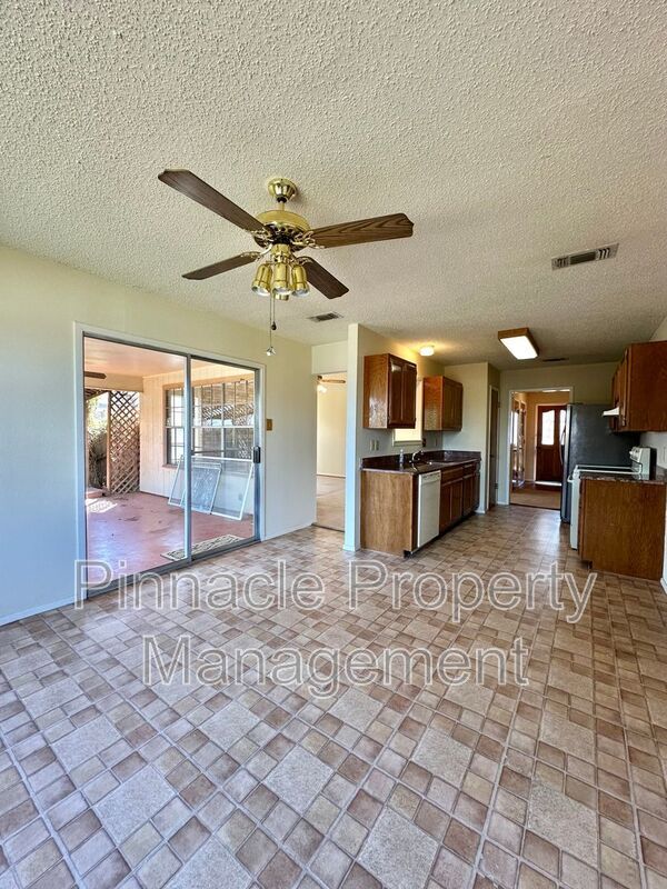 Building Photo - 5818 Davenport Dr